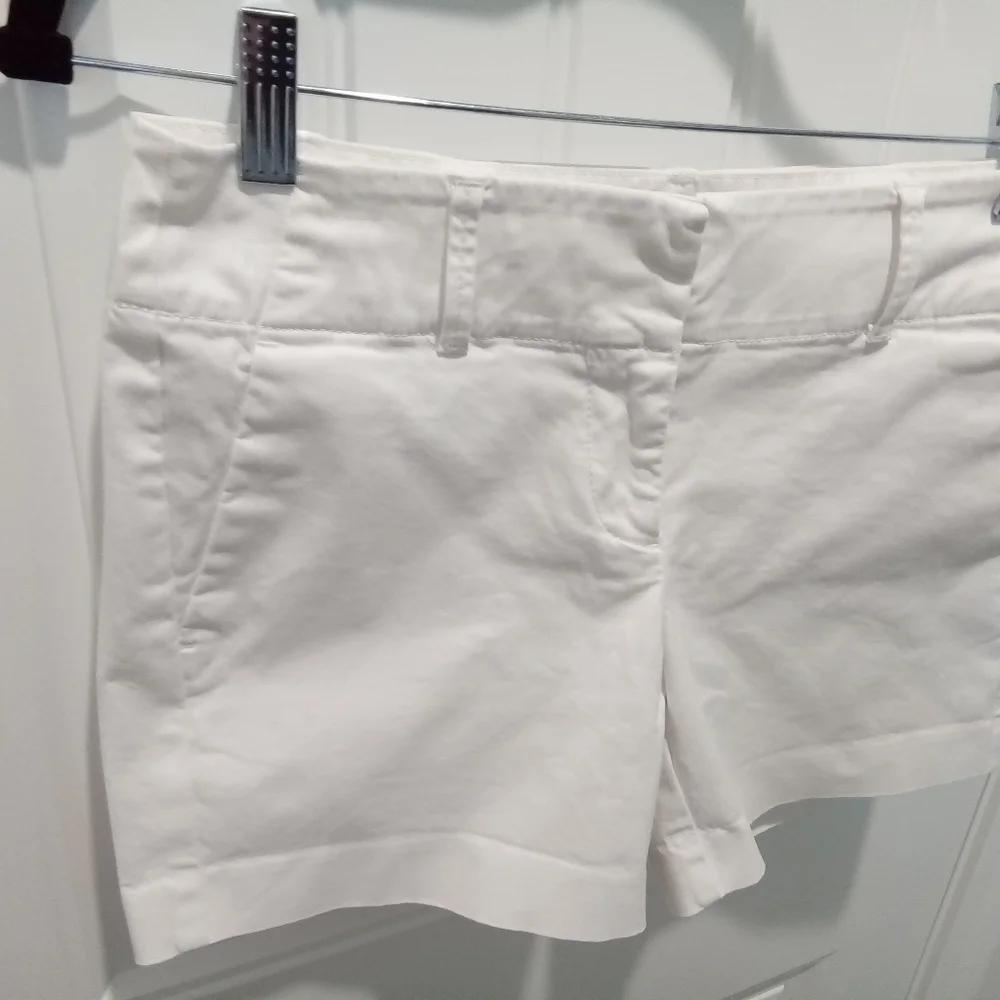 Ann Taylor Petite Size 2 P. Women's White Casual Shorts